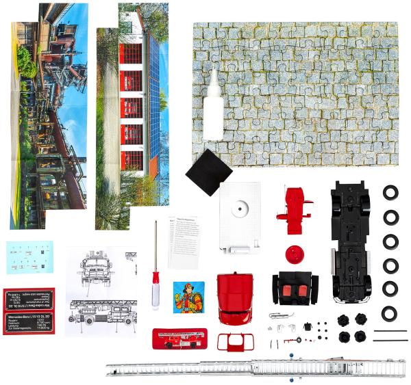 Feuerwehr Adventskalender – Baue dein eigenes Löschfahrzeug Mercedes-Benz Rundhauber mit Drehleiter - 24 Bauteile, Werkzeug & Buch