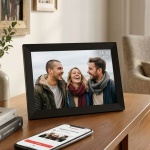 Digitaler Bilderrahmen in edlem schwarzen Rahmen mit App-Steuerung & weltweit...