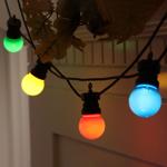 Stimmungsvolle 4-farbige LED-Lichterkette mit 10 Glühbirnen, ca. 2,7 m, IP44:...