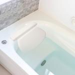 Bequemes Badewannen-Kissen mit 2 Kammern & Saugnäpfen (36x31x4cm, weiss) – Rü...