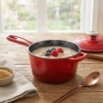 Gusseisen Stielkasserolle mit Deckel Rot, Ø 17cm, 1,6 Liter Volumen, hochwert...