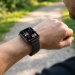 Bluetooth Smartwatch 1,44": Fitness-Tracker mit Herzfrequenz-Messung, Telefon...