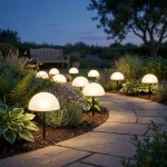 Stilvolle Solar-Leuchten im 10er-Set mit Farbwechsel und warmweissem LED-Lich...