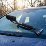 Effektiver Auto Eiskratzer mit Besen für Wintersport & Auto – Handlicher Schn...