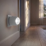 Steckdosenlicht mit 360° drehbarem Lampenkopf - Tag-/Nacht-Sensor für automat...
