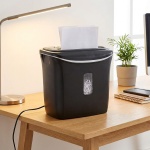 Sicherer Aktenvernichter mit hoher DIN P-4 Sicherheit: Streifenschnitt (4mm) ...