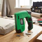 Akku-Tacker 1300 mAh - Ideal für Polstermöbel Reparaturen & DIY - Inkl. 1000 ...