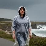 Regenponcho mit Kapuze & Ärmeln, transparent - Optimaler Regenschutz für Allt...