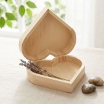Holzbox Herz mit Magnetverschluss - Aufbewahrungsbox aus Piniensperrholz natu...